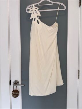 Tibi Elegant One-Shoulder White Dress with Floral Cutout Resort Bride Bridal 🤍🌴